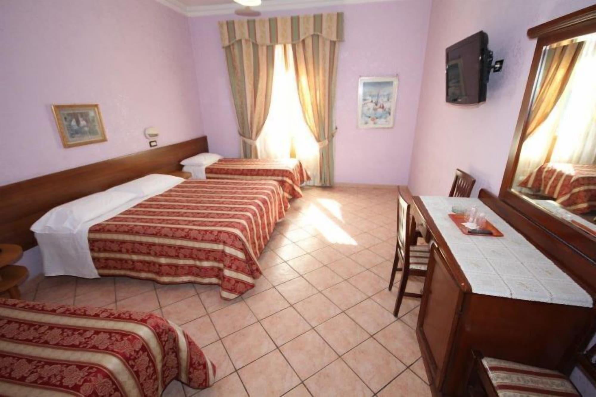 Hotel Marisa Рим Екстериор снимка